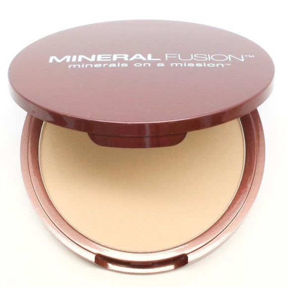 Olive 1 - Mineral Fusion Pressed Powder Foundation - Picture 1 of 3